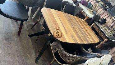 Divanlar: Masa ve oturacaq rəng seçimi var
