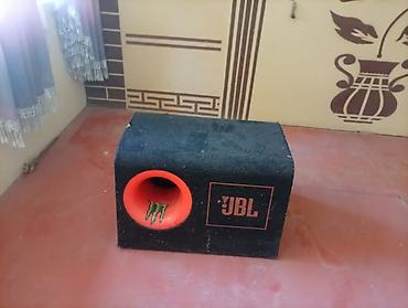 фазоинвертор: Сабвуфер JBL в корпусе фазоинверторного типа. - Корпус — 1