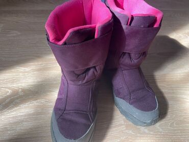 37 размер обувь: Продаю сапоги фирмы Quechua decathlon размер 37, маломерят, стелька 23