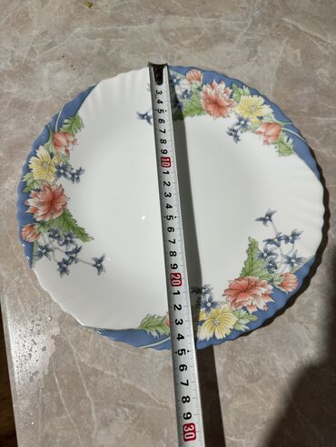тарелка посуда: Тарелки фирмы Luminarc .тарелка 25 см -250 сом 20 штук,тарелка 19 см