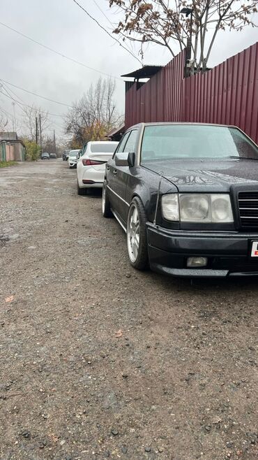 авто 100000 сом: Mercedes-Benz W124: 1990 г., 2.6 л, Механика, Бензин, Седан