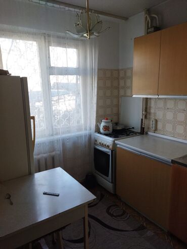 продажа 1 комнатную квартиру в бишкеке: 3 комнаты, 58 м², 104 серия, 1 этаж, Старый ремонт