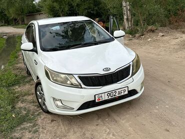 генезис машина цена: 15 мин сомдук росход бар Kia Rio седан, белый цвет, кыргызская
