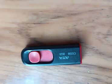 продаю наушники на айфон: Флешка USB сатылат 8 гб 300 сом