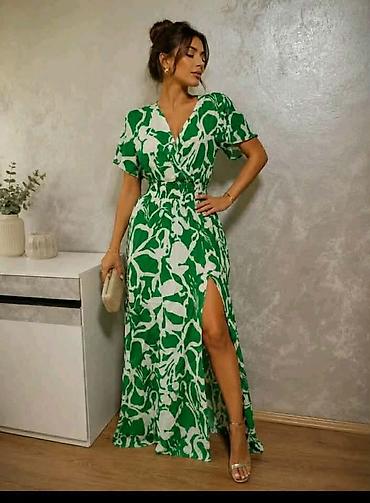 halji e: Veličina M/L i XL/ XXL. Cena 2400 dinara 🌼
💋 — 1