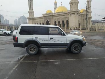 машина б: Mitsubishi Pajero: 1993 г., 2.3 л, Автомат, Дизель, Внедорожник