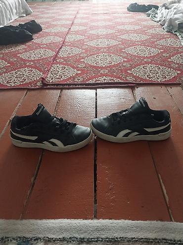 кызыл кия кыз: Эркектердин кроссовкасы, 34, Reebok, Колдонулган, түсү - Кара, Өзү алып кетүү — 2