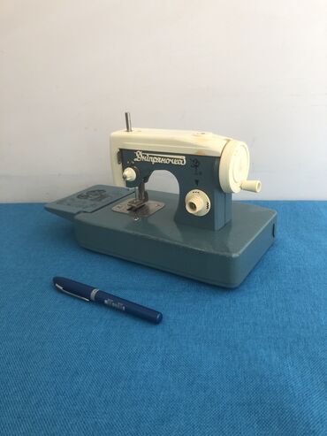 Sikkələr: Antik mini tikish mashini sovet dovrune aid idel vezyyetde — 4