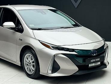corolla 2022: Toyota Prius: 2017 г., Гибрид, Лифтбек — 2