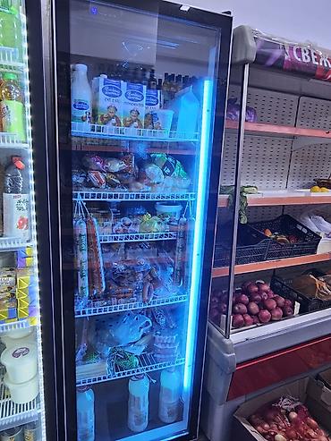Однодверный вертикальный холодильный шкаф с прозрачной стеклянной