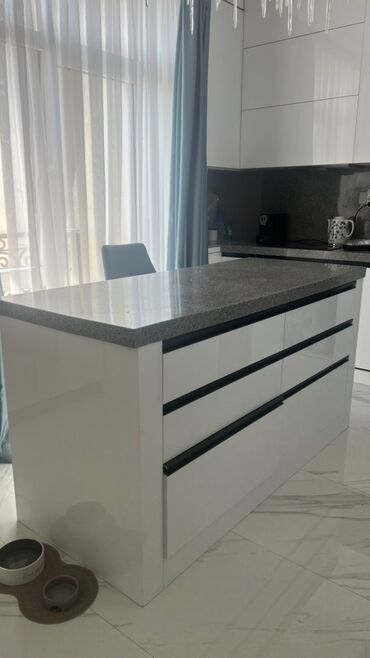 столешница баку: 172x72x90 Mətbəx adası, dəzgah. Üstü qranit, cüzi çat var. 6 rəf
