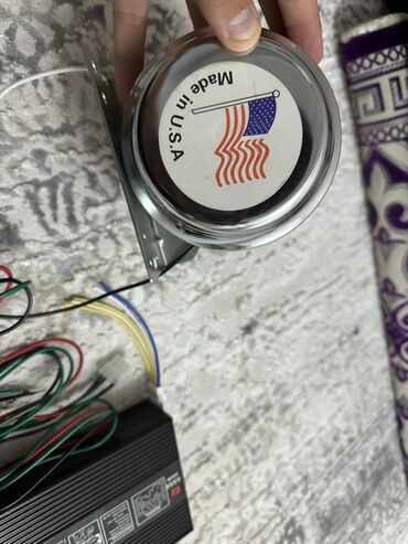 срочно продаю в связи с переездом: Сирена Federal Signal с рупорным динамиком и электронным блоком
