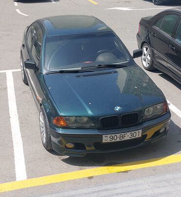 bmw f36: Tünd yaşıl rəngdə olan BMW 3 Seriyası sedanı. Avtomobil yaxşı