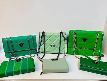 Torbe: GUESS torbe – kolekcija u smaragdno zelenoj boji
3600 din — 10