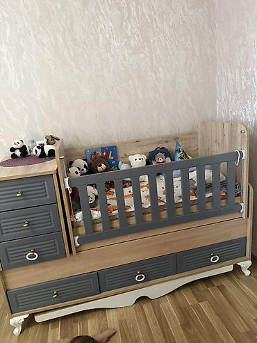 Beşiklər: Oğlan və qız üçün, Yeni, Dördbucaq, Beşik, Matras ilə, Yellənmə mexanizmi ilə — 3