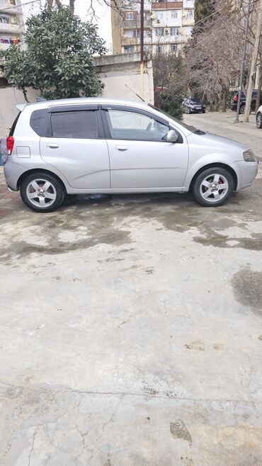 niva 4 qapi: Chevrolet Aveo: 1.4 l | 2007 il 158000 km Hetçbek