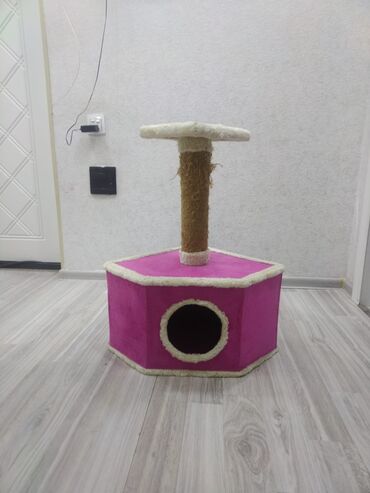 дом для кошек: Pişik üçün çoxfunksiyalı oyun evi və dırmaşma/dırnaq qaşıma kompleksi