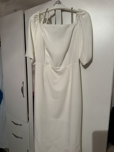 детские длинные платья: Ağ rəngli zərif qadın donu - Model: midi uzunluq, düz kəsim - Yaxa