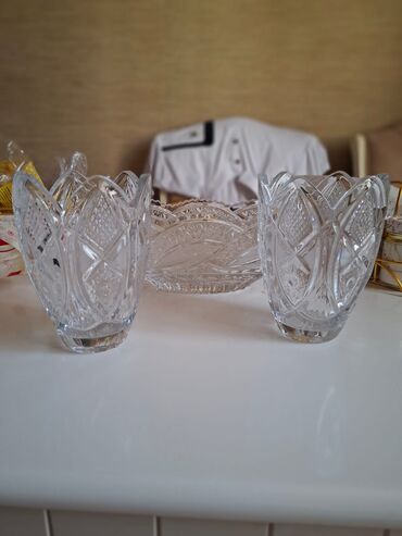 продам бутылки стеклянные: Kristal servis dəsti - Tərkib: 2 ədəd kristal vaza və 1 ədəd uzunoval lalafo.az -da продам бутылки стеклянные: Kristal servis dəsti - Tərkib: 2 ədəd kristal vaza və 1 ədəd uzunoval
