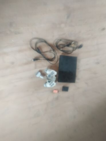 Digər oyun və konsollar: PS2 slim modeli porşifka olunub işləkdir 12 ədəd oyun var 2 ədəd pes 2