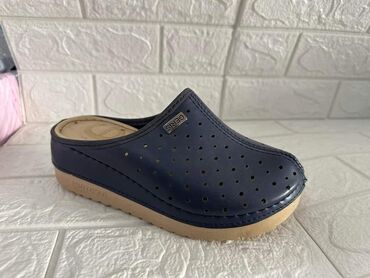 Papuče: 36-41
1500din — 16