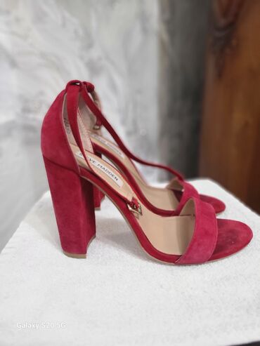 купить кератолический гель для ног: Босоножки, 37.5, Steve Madden, Б/у, цвет - Красный, Самовывоз