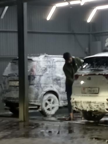 Другие автомобили: Компактный кроссовер/универсал синего цвета. Основные особенности: - — 9