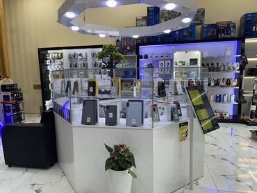 оборудование в бутик: Витрина Телефонов и Аксессуаров Продается витрина для телефонов и