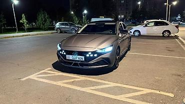 bye e5: Hyundai Elantra: 2021 г., Робот, Бензин, Лифтбек — 1