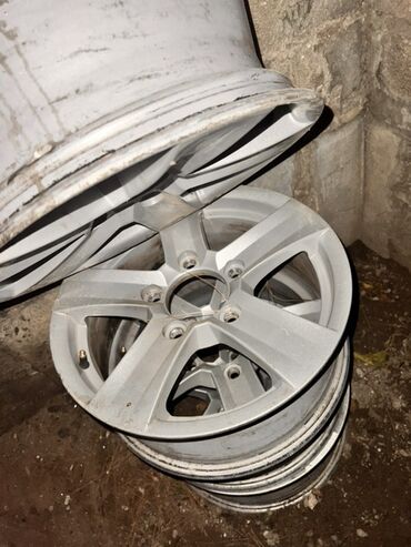 bmw 5 серия 520i 4at: Disk təkər R 15, 5 Boltlu