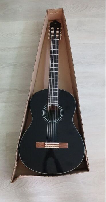 цепь золотая: Продаётся классическая гитара Yamaha C40 – идеальный инструмент для