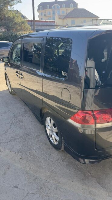 Honda: Honda Stepwgn: 2005 г., 2 л, Автомат, Бензин, Минивэн — 5