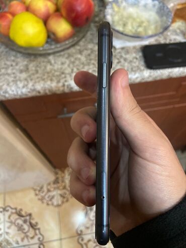 Apple iPhone: IPhone 11, 64 GB, Qara, Face ID — 5