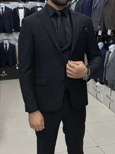 Kostyumlar: Kişi Kostyum Dəstləri - Klassik və modern kəsim: dar siluet, çiynə — 24