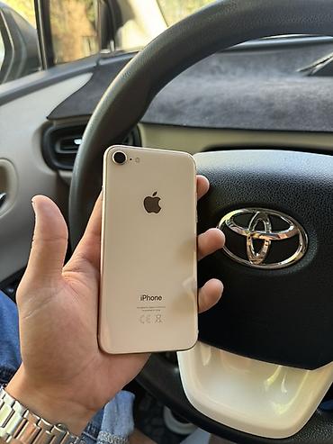 iphone 10r: IPhone 8, Б/у, 64 ГБ, Золотой, Чехол, 76 % — 2