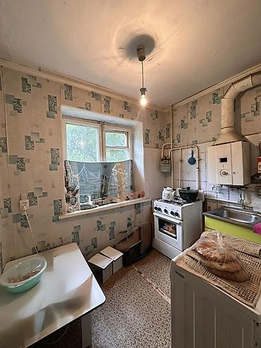 марозильник бу: 3 комнаты, 50 м², 3 этаж, Старый ремонт — 4
