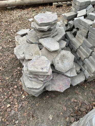 Отдам даром: Тротуарная плитка (разборка), разные формы и размеры. Описание: - — 22