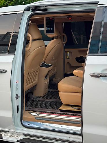 Kia: Kia Carnival: 2021 г., Минивэн — 14