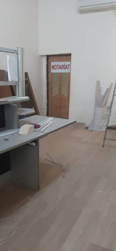 Ofislər: Nərimanov metrosuna yaxın 9 mərtəbəli binanın 1-ci mərtəbəsində — 12