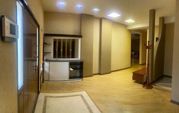 Həyət evləri və villaların satışı: Şəhər mənzərəsinə açılan balkonları olan möhtəşəm fasadlı 4 mərtəbəli — 45