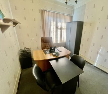 Ofislər: Ofis otağı – tam mebellə Təsvir: - İşıqlı, pəncərəli kabinet, dikey — 3