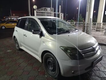 Toyota ist: 2003 г., 1.5 л, Автомат, Бензин, Хэтчбэк