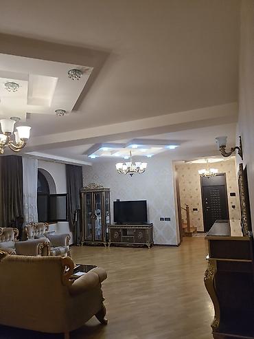 Həyət evləri və villaların satışı: Satılır – geniş həyət evi - Üç mərtəbəli, mansardlı mülk. - Fasadda — 25