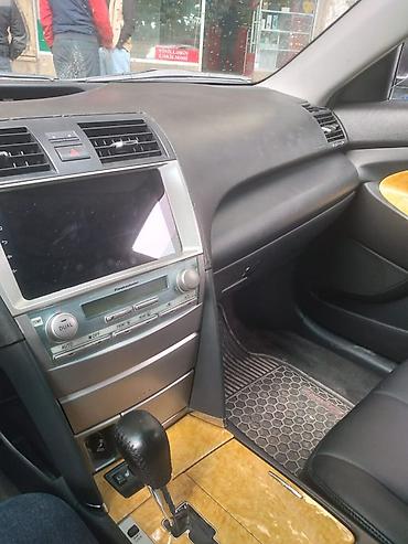 toyota diski: Toyota Camry – sedan Xüsusiyyətlər: - Kuzov: qara rəng, 4 qapı, sedan — 4