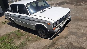 VAZ (LADA): VAZ 2106, ağ rəngli sedan. Texniki xüsusiyyətlər: - Kuzov: sedan — 2