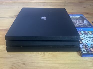 plesteyşin: PlayStation 4 Pro Sistem 11.50 1 pult + 2 disk Qiymete gore narahat