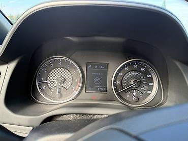 hyundai veracruz: Hyundai Elantra sedan - Korpus: gümüş rəng, aqressiv ön panjur və — 7