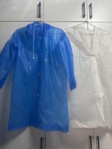 американ форм бишкек: 2шт дождевика для детей Размер подойдет 9-10-11-12 лет вместе отдам