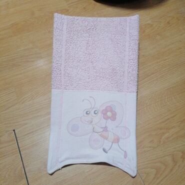 bebi roze: Stalak za kupanje bebe. Odlicna stvar ne klizi i stabilan. Ima peskir