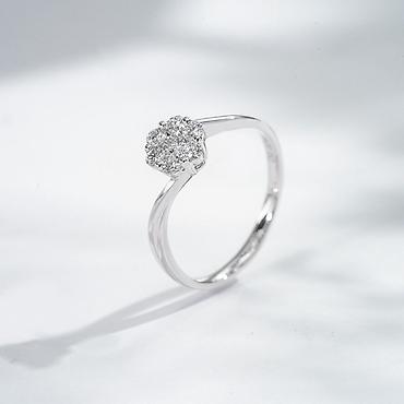 💍 Кольцо из белого золота 750 пробы с лабораторными бриллиантами ✨ at lalafo.kg 💍 Кольцо из белого золота 750 пробы с лабораторными бриллиантами ✨